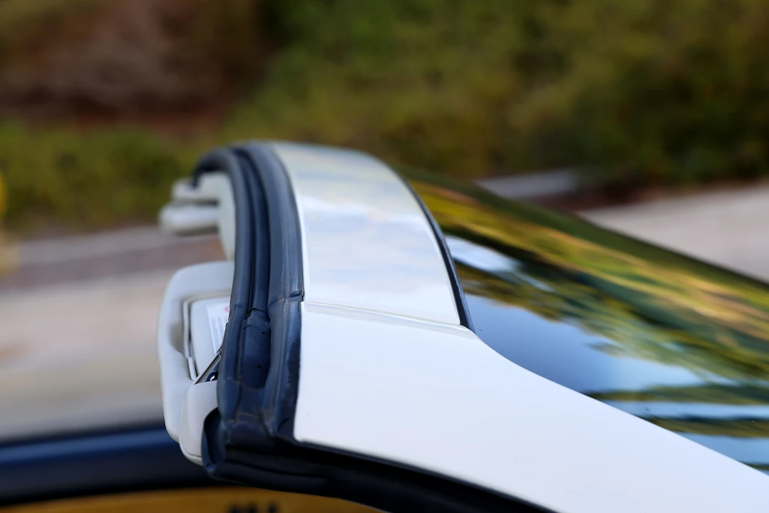2004 Lexus SC430 - Image 20 of 31