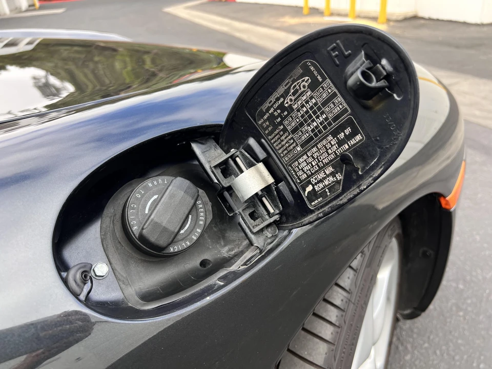 2004 Porsche - Image 29 of 31
