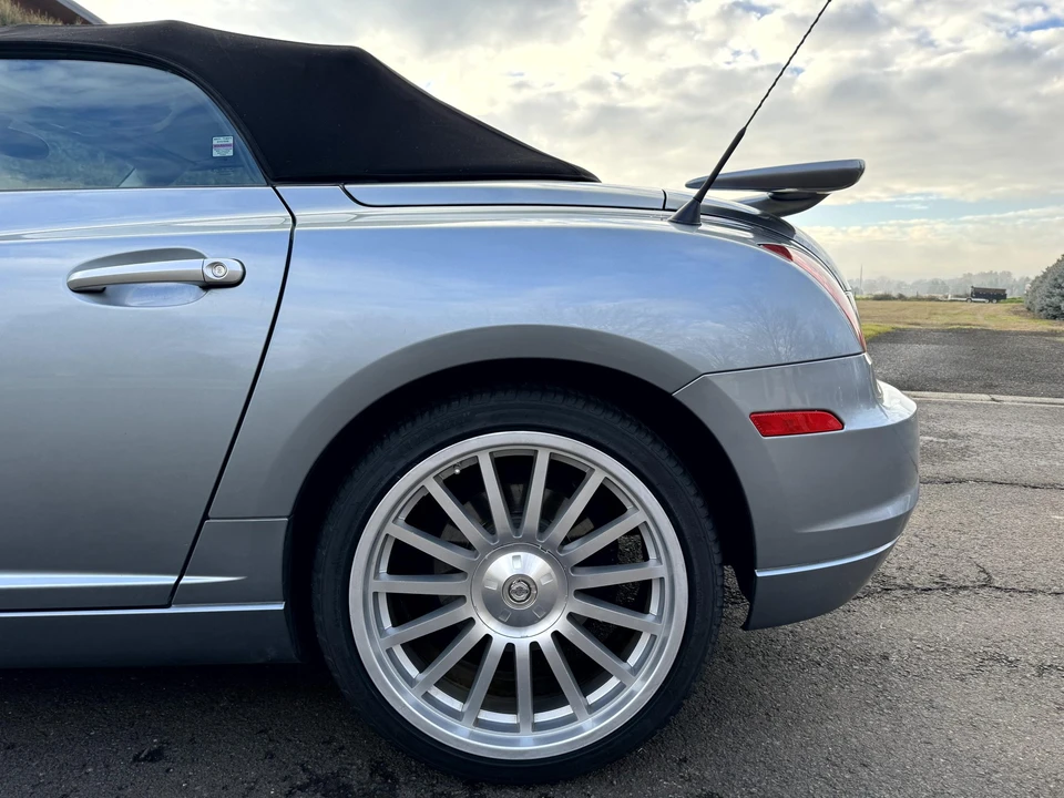 2005 Chrysler Crossfire - Image 22 of 31