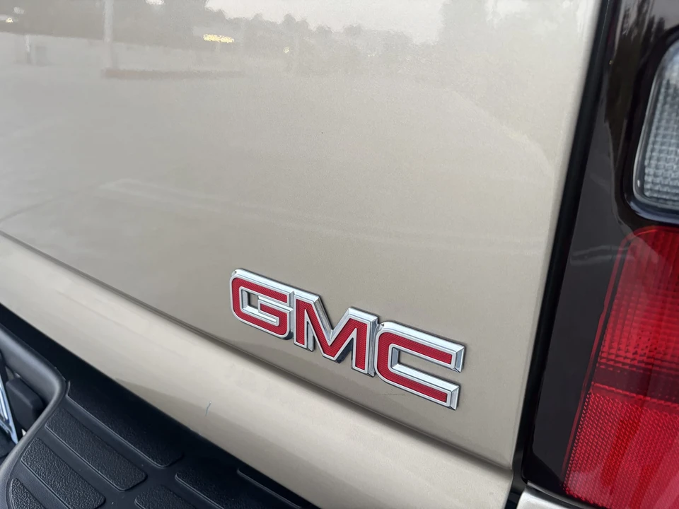 2005 GMC Yukon 2nd Gen - Image 21 of 31