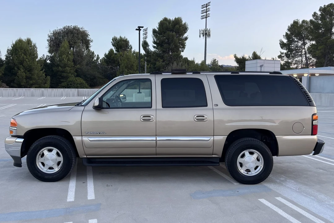 2005 GMC Yukon 2nd Gen - Image 13 of 31