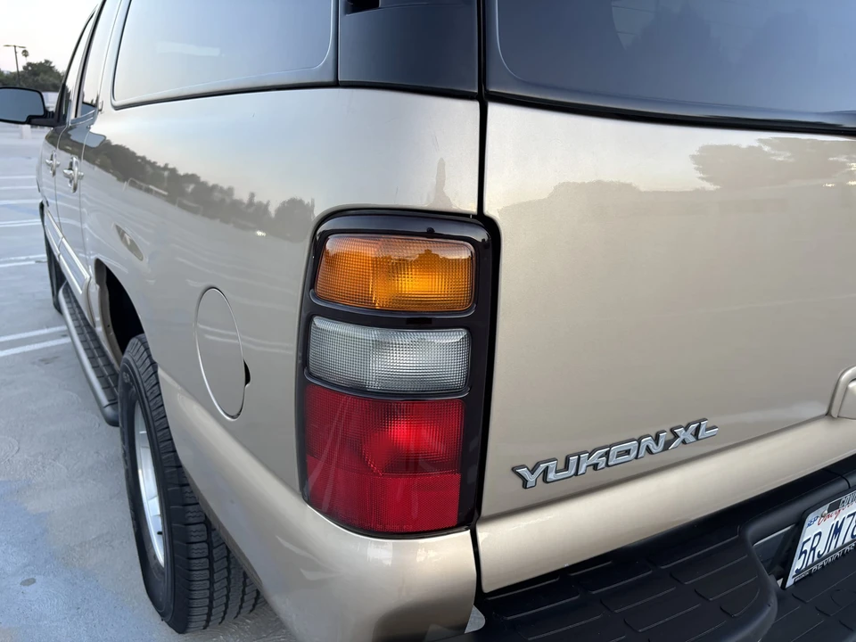 2005 GMC Yukon 2nd Gen - Image 19 of 31
