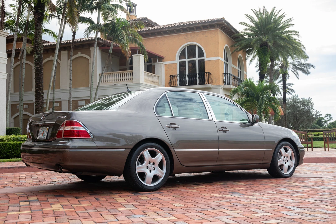 2005 Lexus LS 3rd Gen - Image 7 of 31