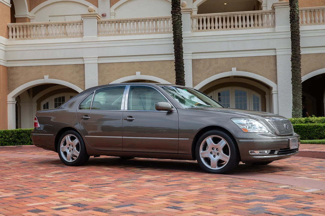 2005 Lexus LS 3rd Gen - Image 4 of 31