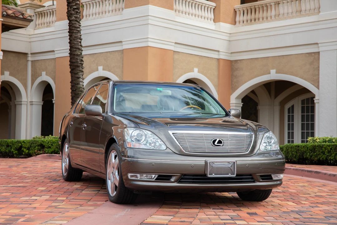2005 Lexus LS 3rd Gen - Image 2 of 31