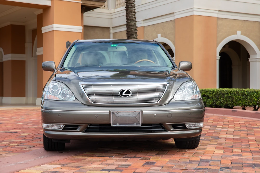 2005 Lexus LS 3rd Gen - Image 14 of 31