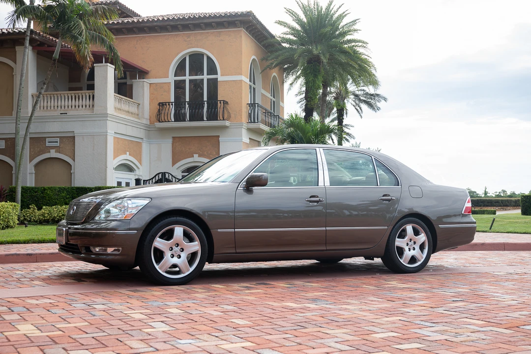 2005 Lexus LS 3rd Gen - Image 11 of 31