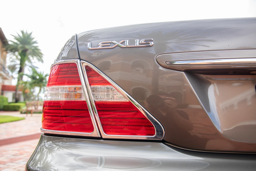 2005 Lexus LS 3rd Gen - Image 22 of 31