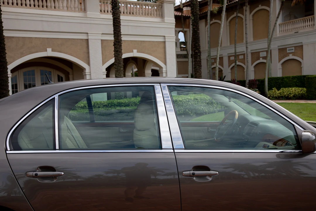2005 Lexus LS 3rd Gen - Image 28 of 31