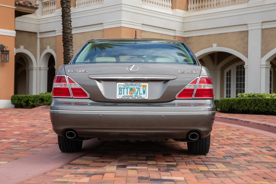 2005 Lexus LS 3rd Gen - Image 8 of 31