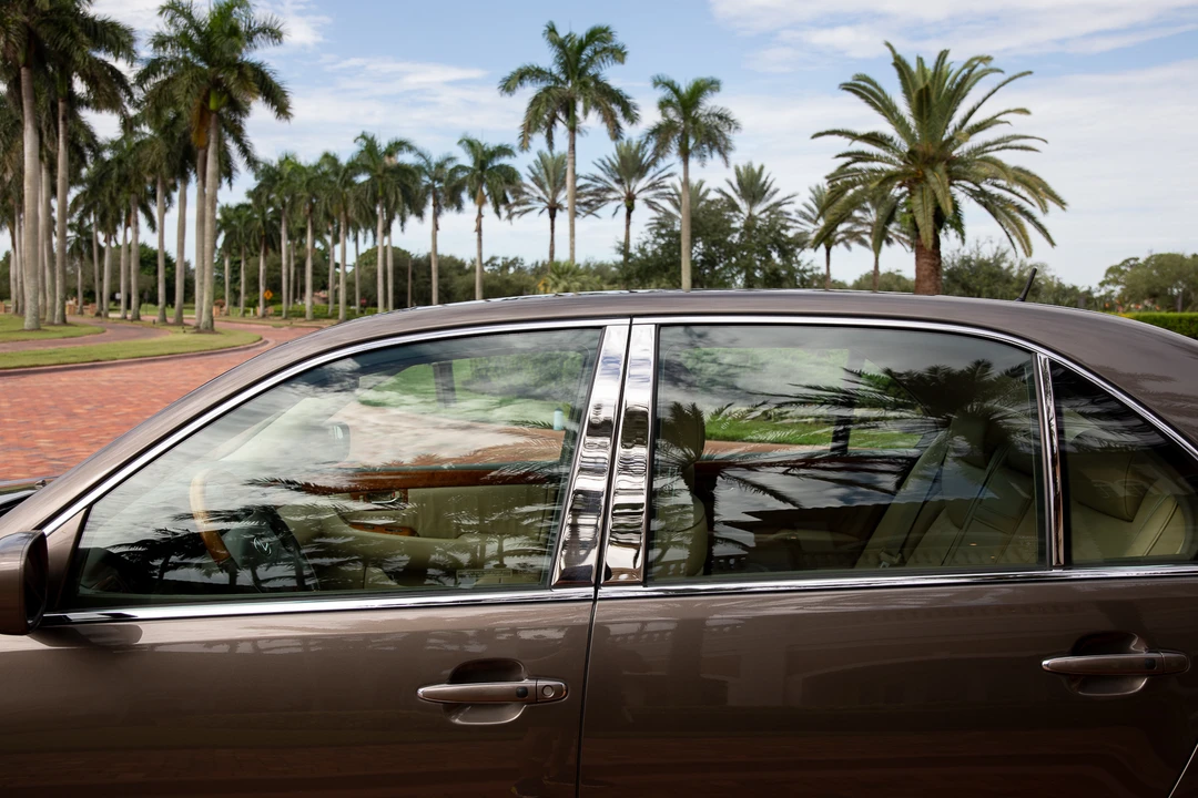 2005 Lexus LS 3rd Gen - Image 29 of 31