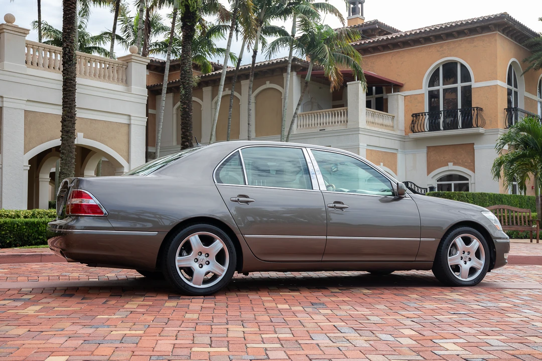 2005 Lexus LS 3rd Gen - Image 6 of 31