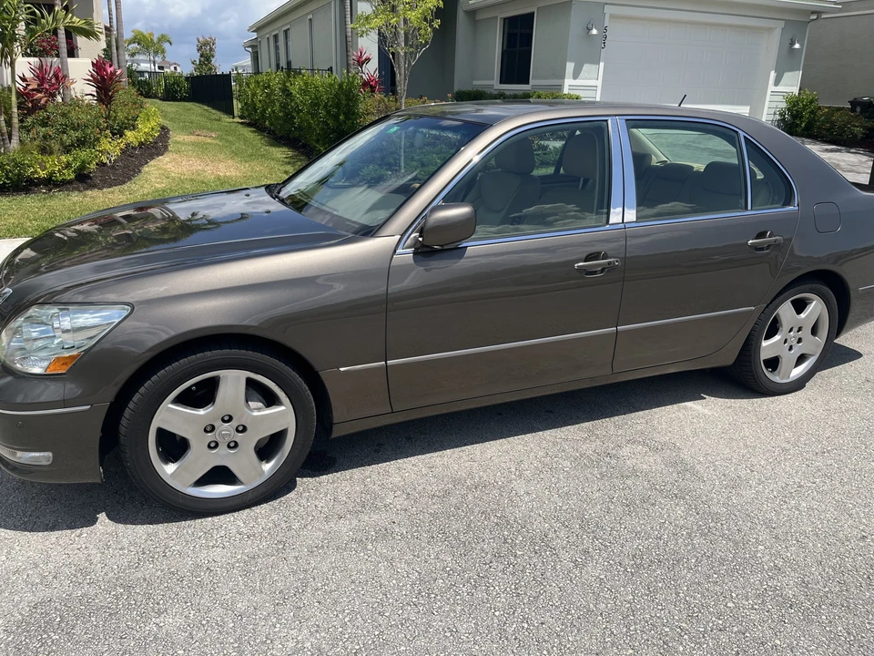 2005 Lexus LS 3rd Gen - Image 19 of 31