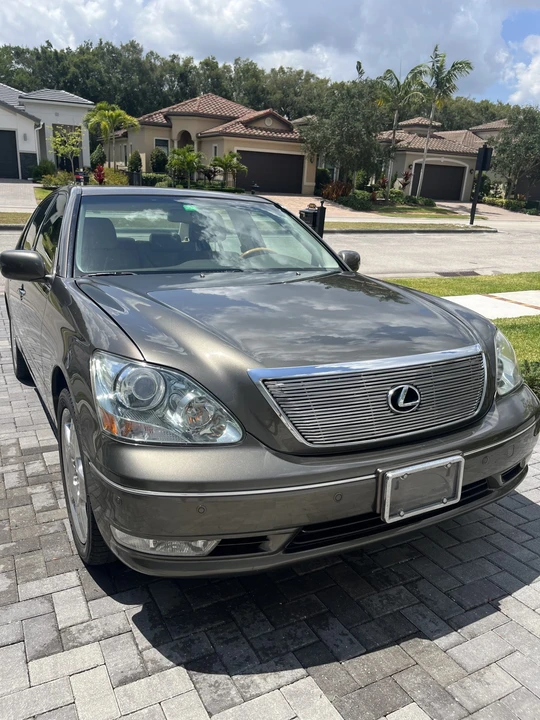 2005 Lexus LS 3rd Gen - Image 16 of 31