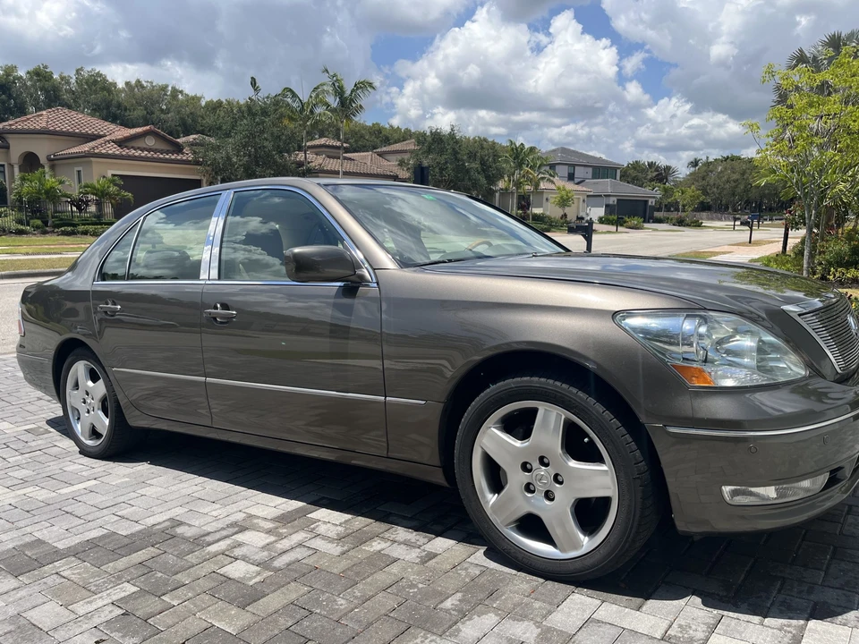 2005 Lexus LS 3rd Gen - Image 17 of 31