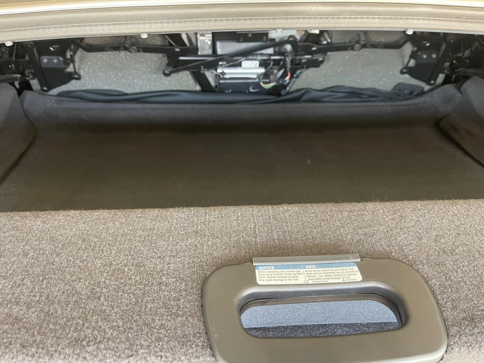 2006 Cadillac XLR - Image 27 of 31