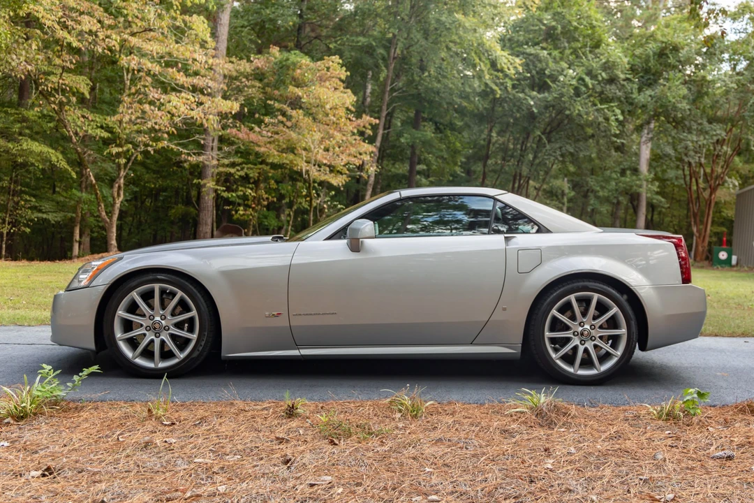 2006 Cadillac XLR-V - Image 9 of 31