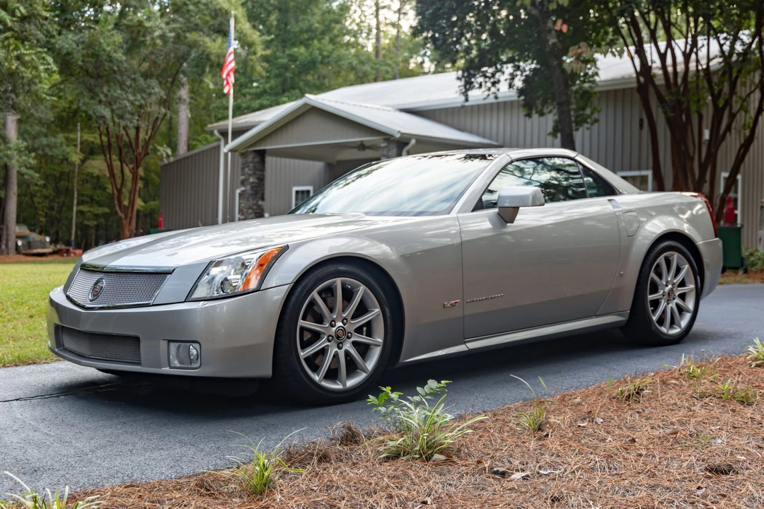 2006 Cadillac XLR-V - Image 2 of 31