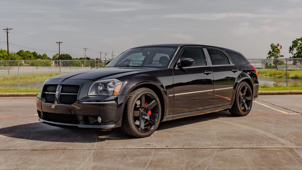 2006 Dodge Magnum SRT8 2nd Gen - Image 2 of 31