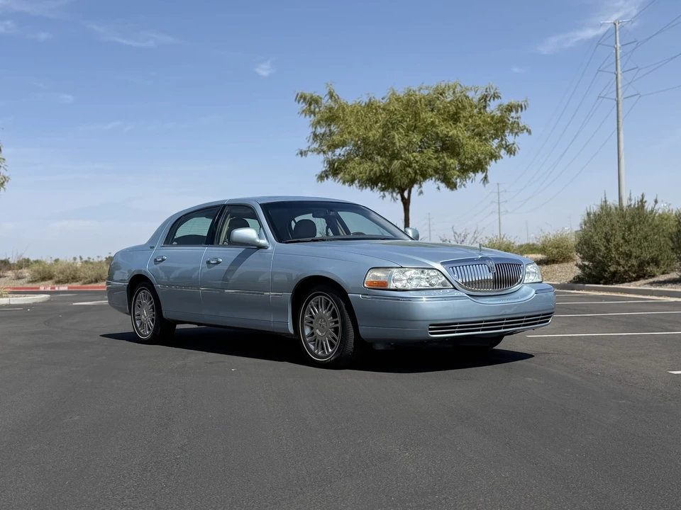 2006 Lincoln Town Car - Image 9 of 31