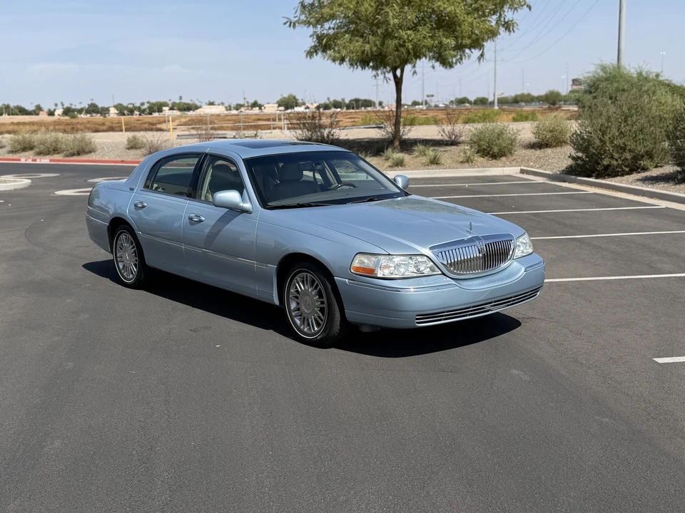 2006 Lincoln Town Car - Image 7 of 31