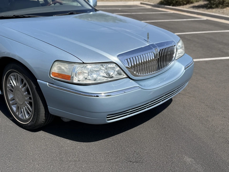 2006 Lincoln Town Car - Image 26 of 31