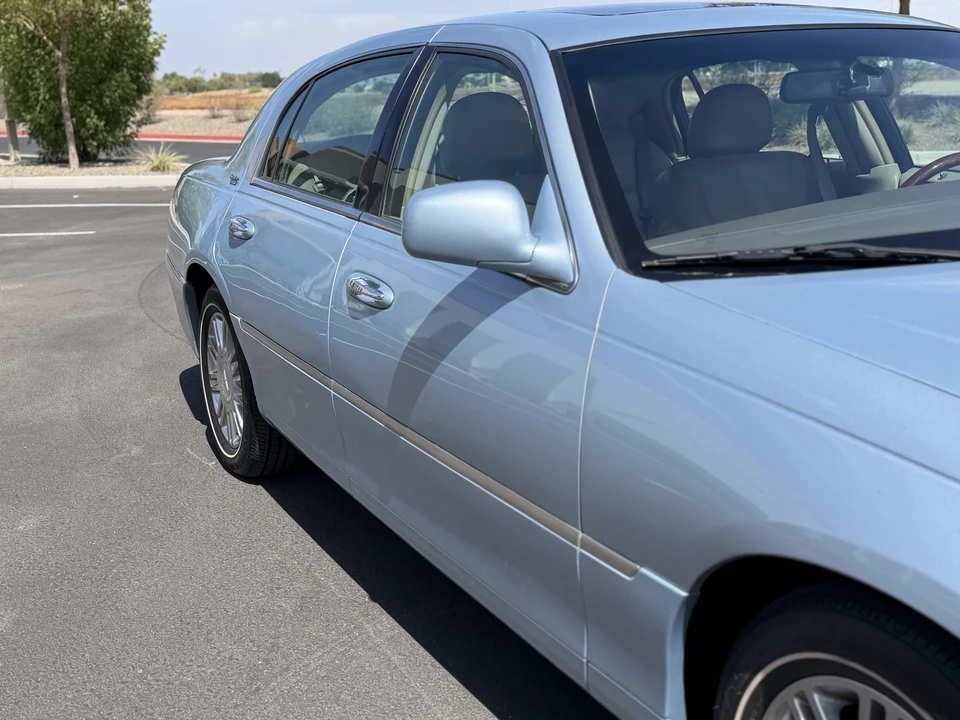 2006 Lincoln Town Car - Image 25 of 31