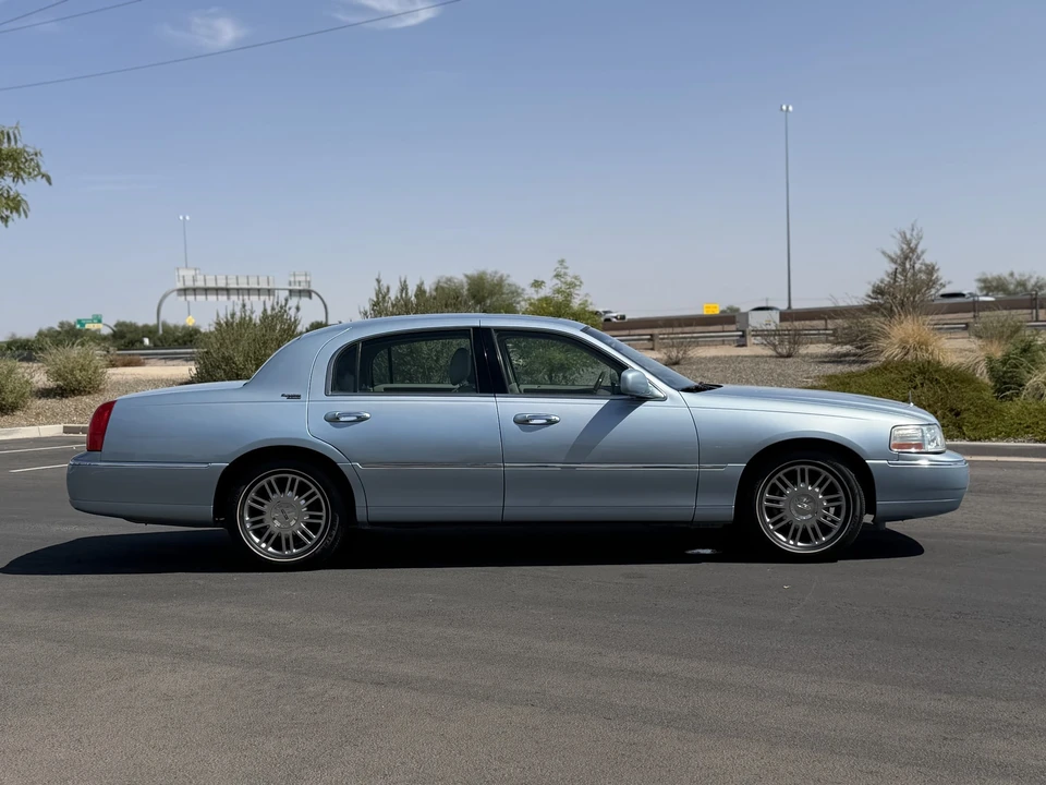 2006 Lincoln Town Car - Image 6 of 31