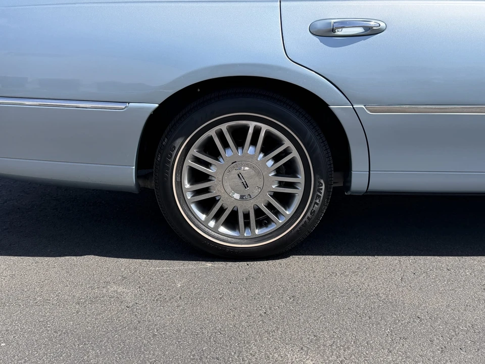 2006 Lincoln Town Car - Image 31 of 31