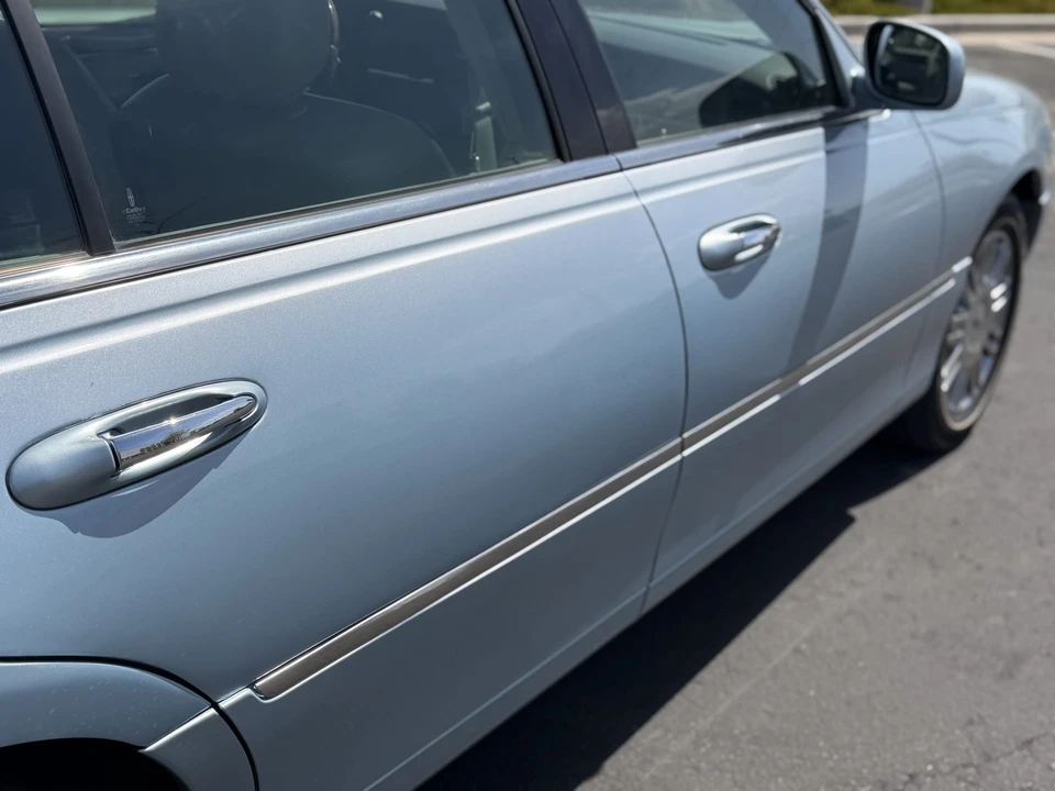 2006 Lincoln Town Car - Image 24 of 31