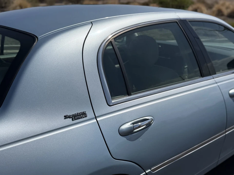 2006 Lincoln Town Car - Image 23 of 31