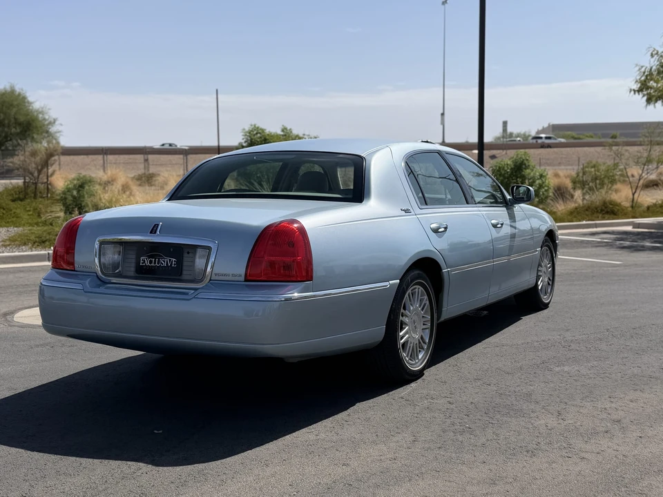 2006 Lincoln Town Car - Image 5 of 31