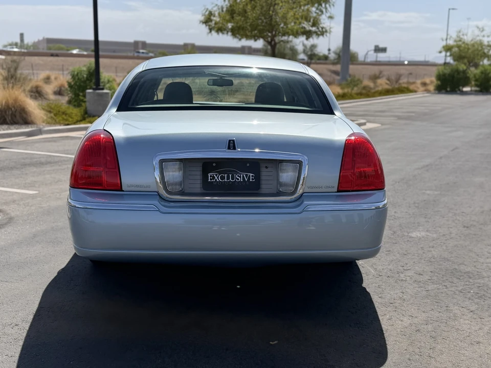 2006 Lincoln Town Car - Image 4 of 31