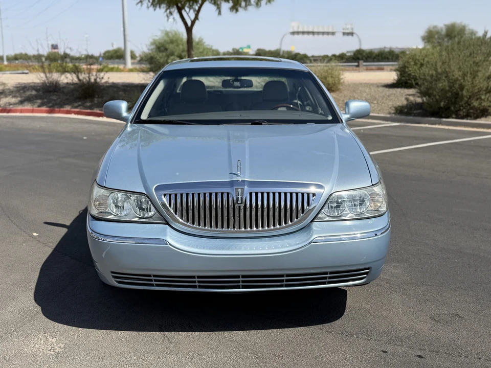 2006 Lincoln Town Car - Image 10 of 31
