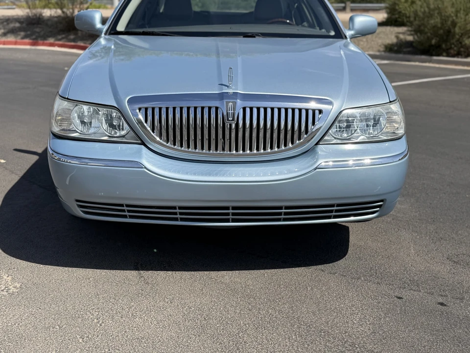 2006 Lincoln Town Car - Image 11 of 31