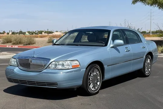 2006 Lincoln Town Car Signature Limited