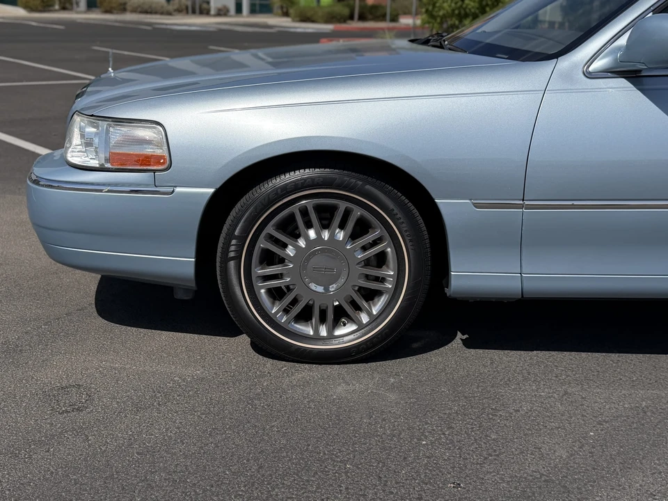 2006 Lincoln Town Car - Image 29 of 31
