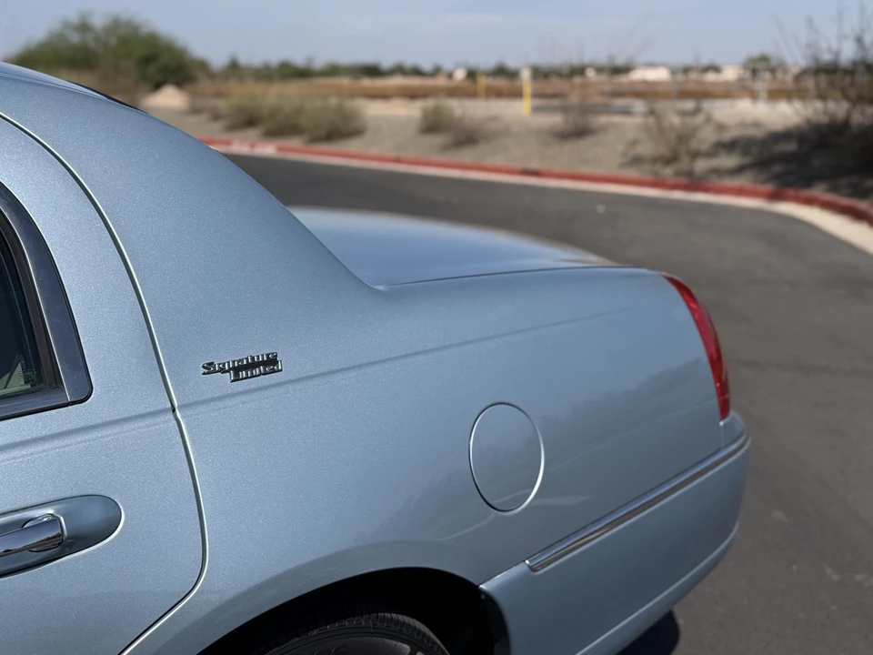 2006 Lincoln Town Car - Image 19 of 31