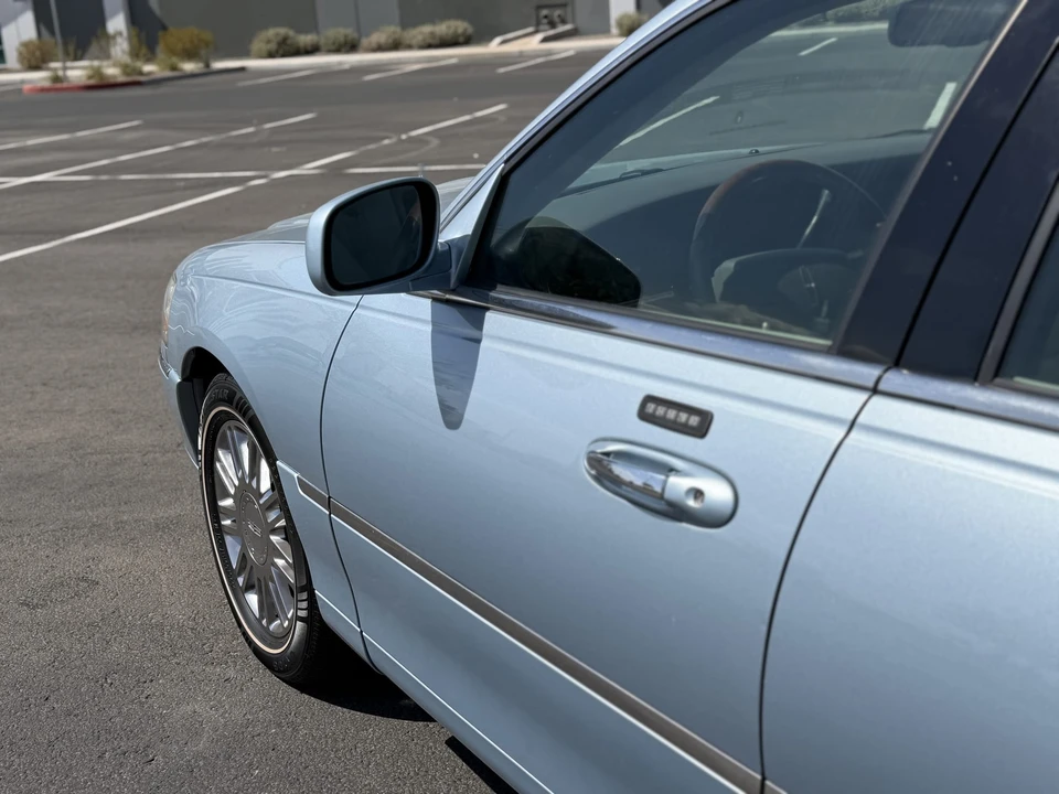2006 Lincoln Town Car - Image 16 of 31
