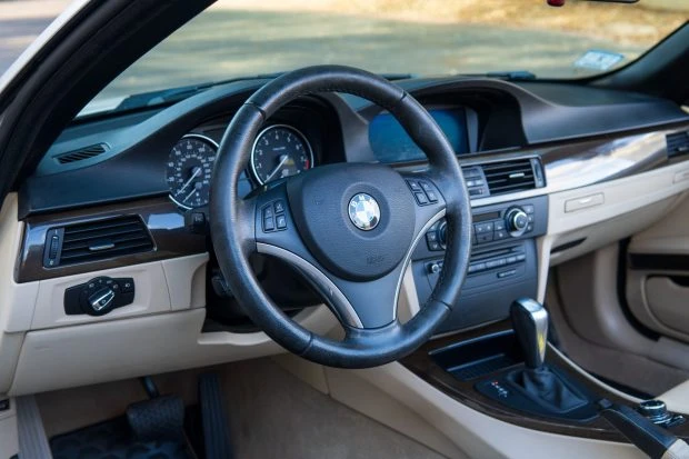 2010 BMW E93 3 Series Convertible - Image 5 of 7
