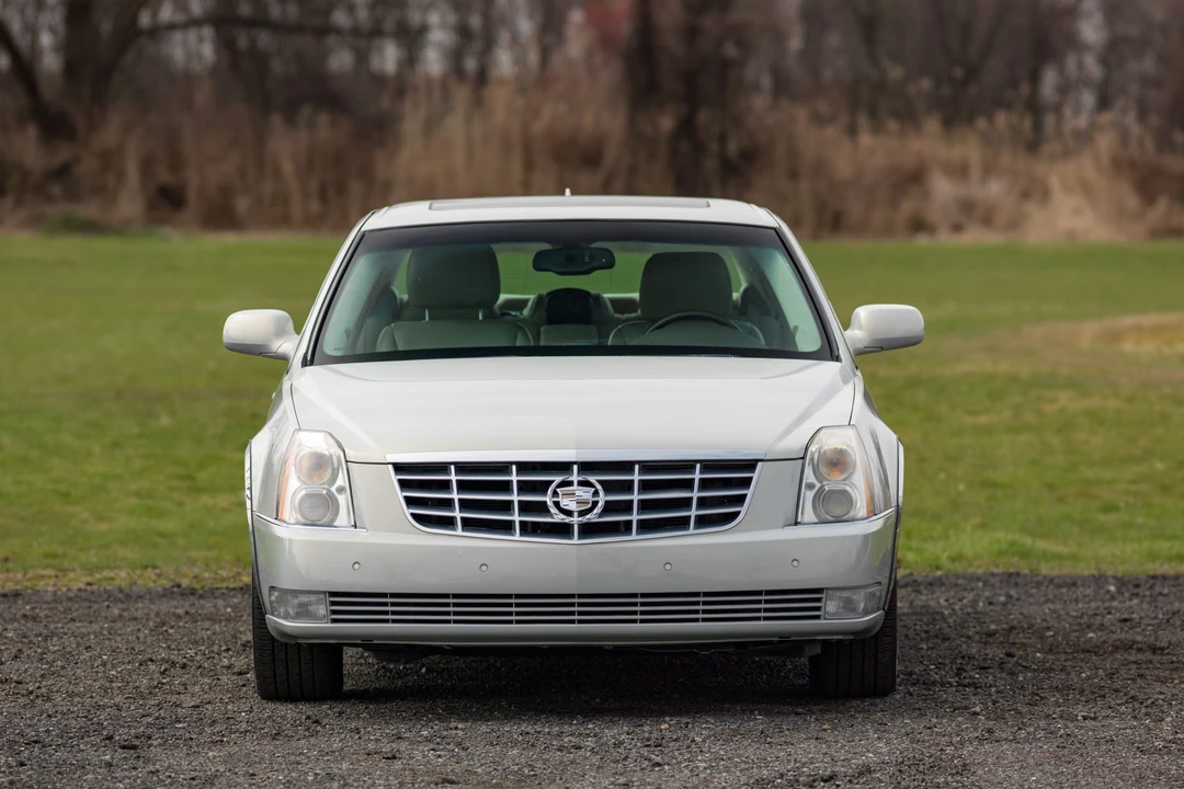 2010 Cadillac DTS - Image 27 of 31
