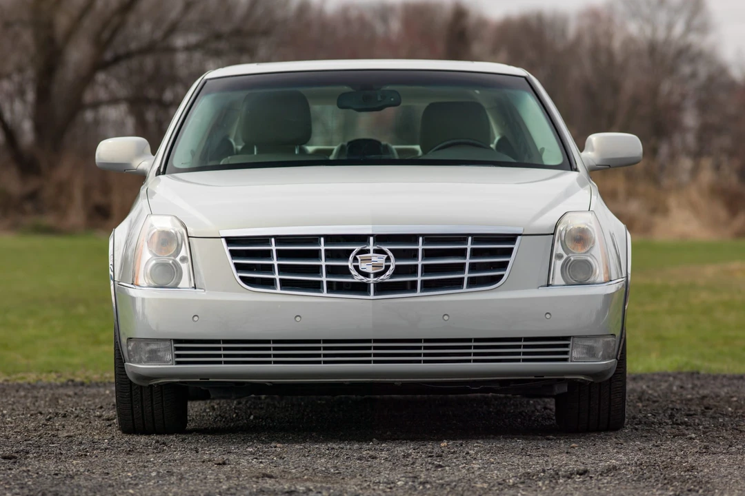 2010 Cadillac DTS - Image 29 of 31