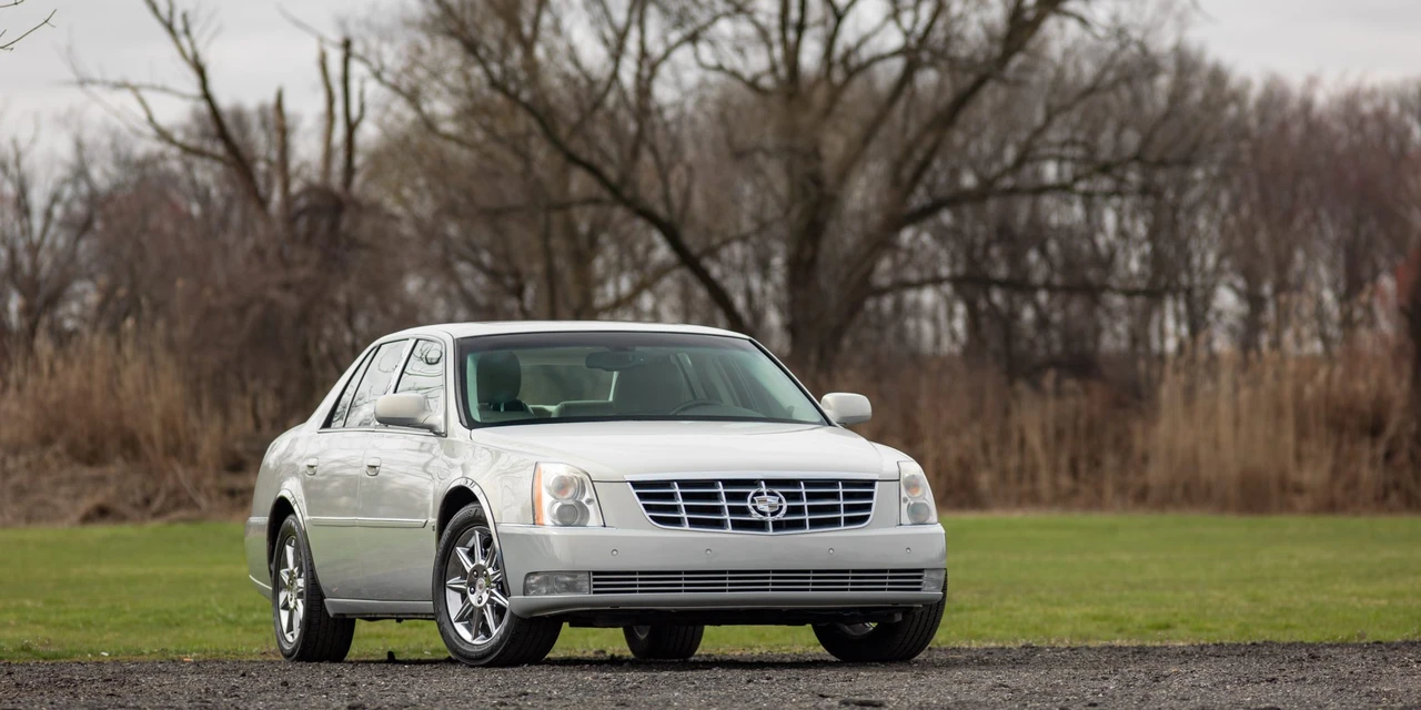 2010 Cadillac DTS - Image 20 of 31