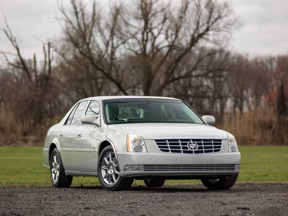 2010 Cadillac DTS - Image 21 of 31