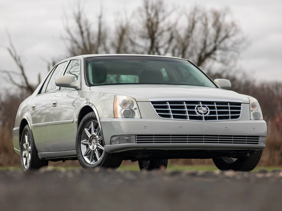2010 Cadillac DTS - Image 25 of 31
