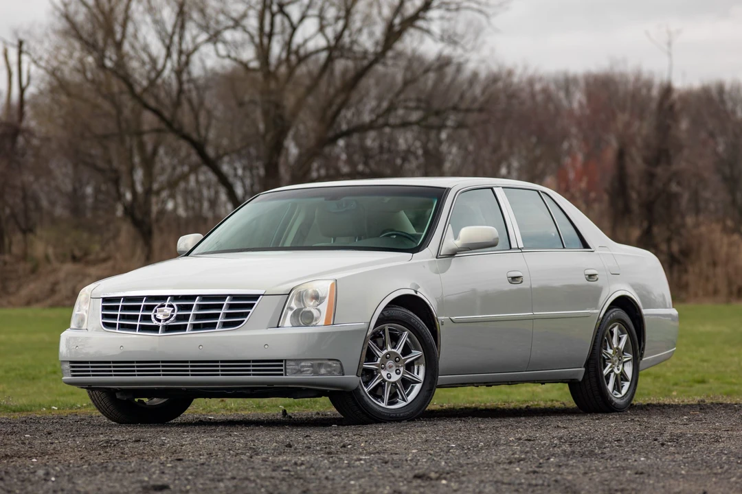 2010 Cadillac DTS - Image 3 of 31