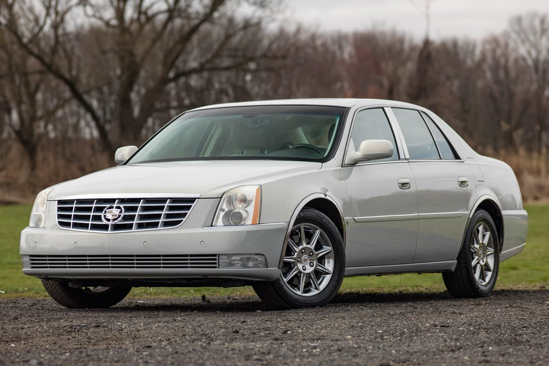 2010 Cadillac DTS - Image 4 of 31
