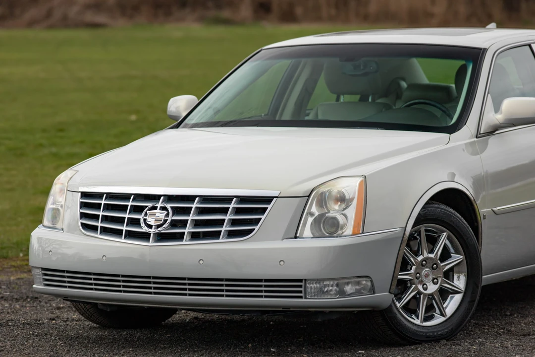 2010 Cadillac DTS - Image 30 of 31