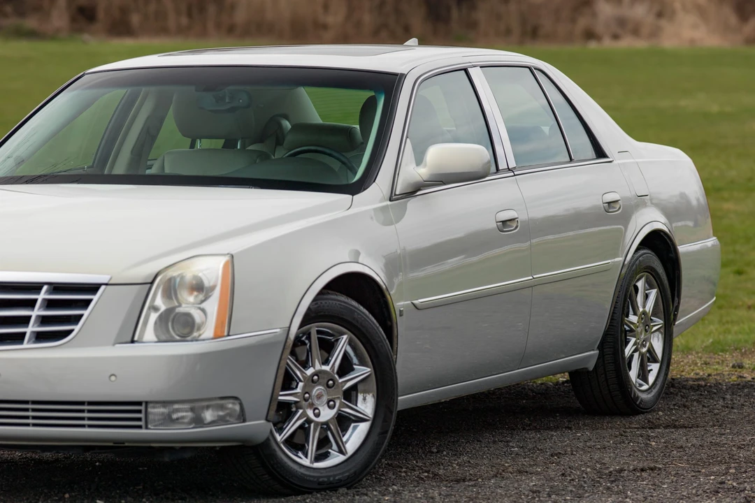 2010 Cadillac DTS - Image 31 of 31