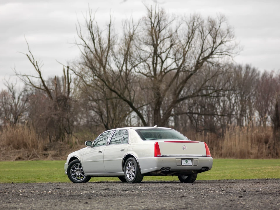 2010 Cadillac DTS - Image 8 of 31